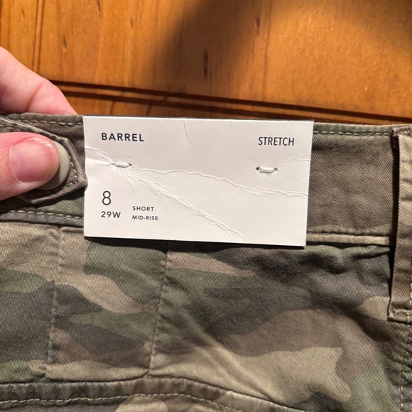 American Eagle Stretch Barrel Cargo Pants in Camo Size 8 Short NWT - Picture 4 of 8